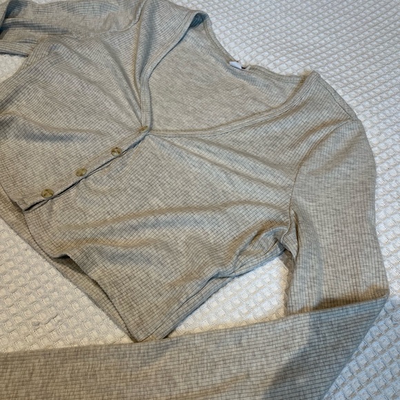 XS GRG CROPPED LONG SLEEVE BUTTONED TOP - Picture 3 of 3